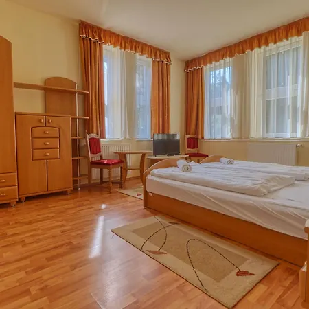Park Apartmanhaz *