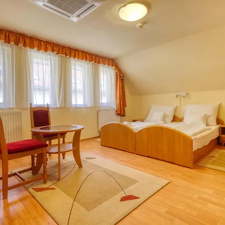 Hotel apartamentowy Park Apartmanhaz *